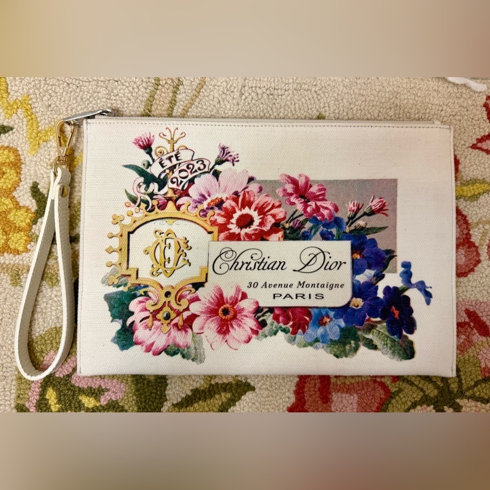 CHRISTIAN DIOR Never Worn Limited Edition White Floral Print Canvas Wristlet - Picture 16 of 16